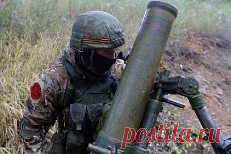 Российский боец рассказал о кодовом слове для связи с женой из зоны СВО. Механик-водитель гаубичного самоходного орудия Николай Лавришко рассказал, как связывается с родственниками из зоны специальной военной операции. По словам мужчины, он прибегает к специальному кодовому слову, чтобы защитить близких от фейковой информации со стороны Вооруженных сил Украины.