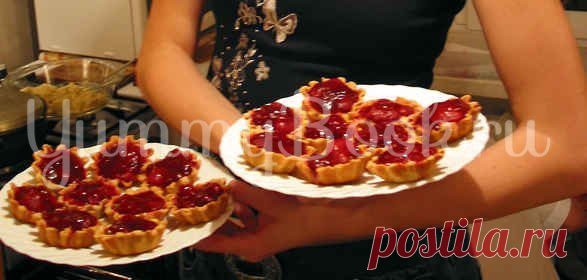 Тарталетки с кремом и ягодами