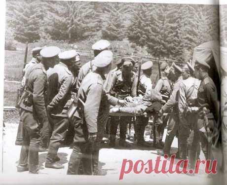 Раненого ген.Келлера направляют в госпиталь 1916 / Историческая справка