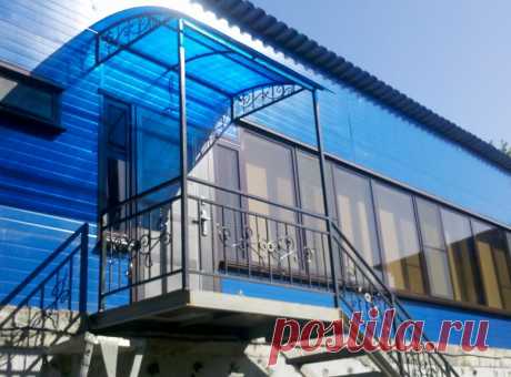 Кованый козырек с перилами