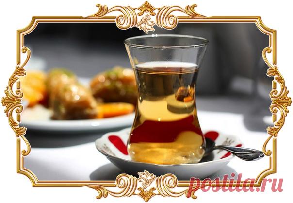 Яблочный чай с гвоздикой и корицей – изысканность вкуса

Если сделать опрос и задать вопрос: «Какой самый любимый ваш напиток», то большинство ответят: «Яблочный сок или яблочный напиток». И не удивительно, ведь яблоки являются самыми популярными фруктами у нас и сразу перед глазами встают картинки ароматных, спелых, глянцевых плодов. Более того, именно эти фрукты, с давних времен ценятся за целительные и омолаживающие свойства! Недаром во многих сказках упоминают «молодил...