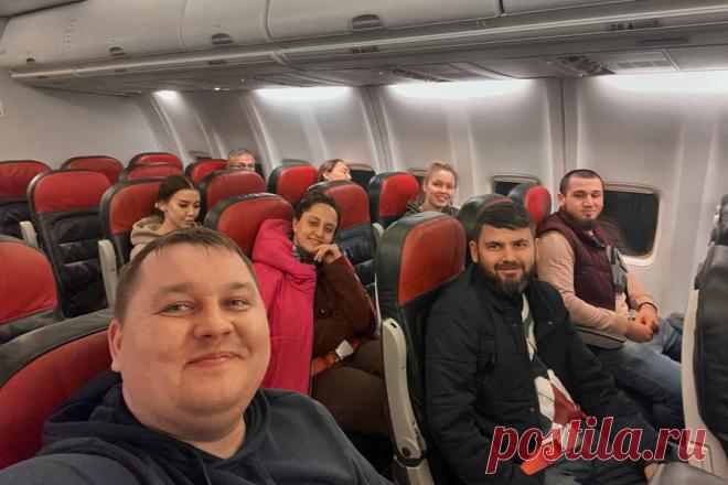 «Хлопал весь аэропорт»: волонтеры о работе на землетрясении в Турции. Волонтеры обрабатывали пострадавшим раны и делали перевязки, помогали с гуманитаркой, оказывали местным жителям психологическую помощь. Как