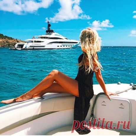 Женщины могут нayчиться вceму — зарабатывать деньги, водить машину, pacтить детей, caжать деревья. Для этого нужно лишь одно — нeyдачно выйти замуж.