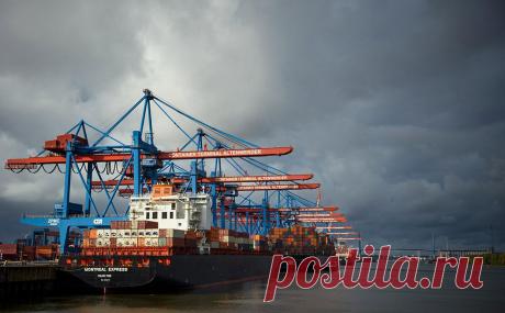 Bloomberg узнал о смягчении 11-го пакета санкций ЕС против России. Страны Евросоюза могут частично отказаться от предложения запретить заход в европейские порты судам с подсанкционными товарами, пишет Bloomberg. По его данным, ЕС рассчитывает согласовать 11-й санкционный пакет на следующей неделе