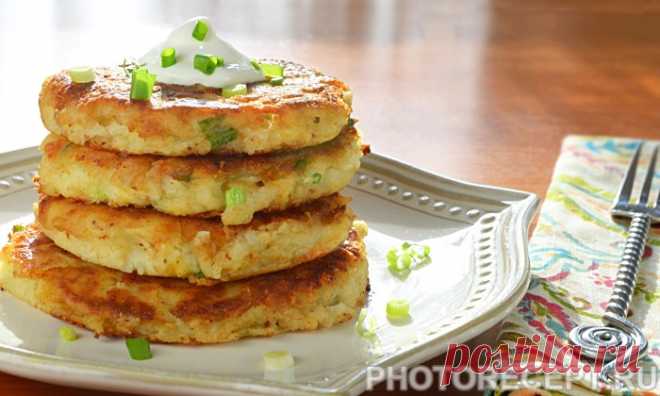 КАРТОФЕЛЬНЫЕ КОТЛЕТЫ С ТВОРОГОМ И ЗЕЛЁНЫМ ЛУКОМ