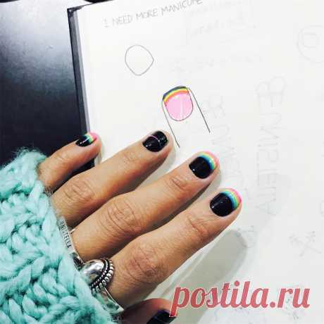 Публикация Park Eunkyung в Instagram • Янв 6 2017 в 8:44 UTC 1,748 отметок «Нравится», 10 комментариев — Park Eunkyung (@nail_unistella) в Instagram: «짧고 새까만 일잘하게 생긴 내손과 손톱 . 유니크하다 ❤️»