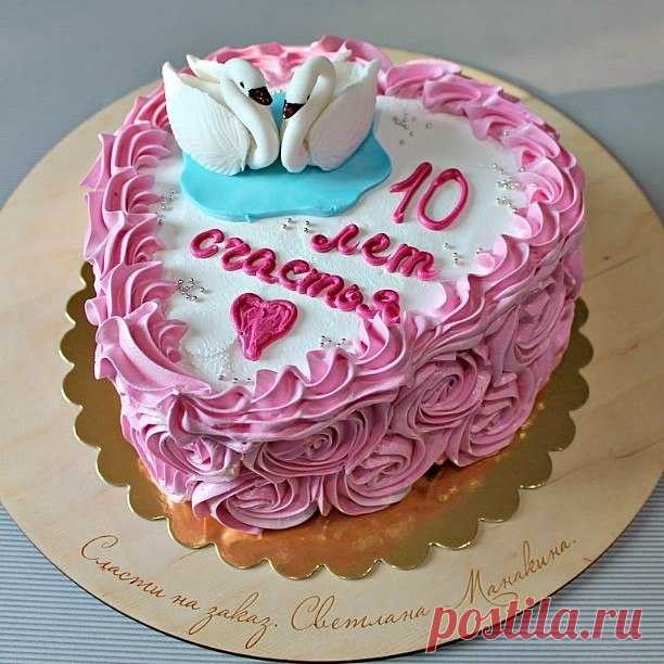 Тортик на годовщину свадьбы. Второй год подряд молодой человек заказывает тортик на годовщину свадьбы своему брату и его жене, Это так мило))) Буду ждать заказа и в следующем году!Спасибо за доверие!#Сластиназаказ#Южа#Тортназаказ#