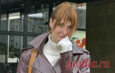 Актриса Александра Черкасова: кибермошенники знали адрес кладбища, где похоронен мой папа. Городской суд Санкт-Петербурга отложил апелляцию актрисы Александры Черкасовой по аннулированию кредита в ВТБ, который, по ее словам, она взяла под влиянием кибермошенников, на 16 декабря. Как артистка отдала деньги аферистам, как идет судебный процесс и как она сделала проект для жертв подобных преступлений — в интервью ТАСС