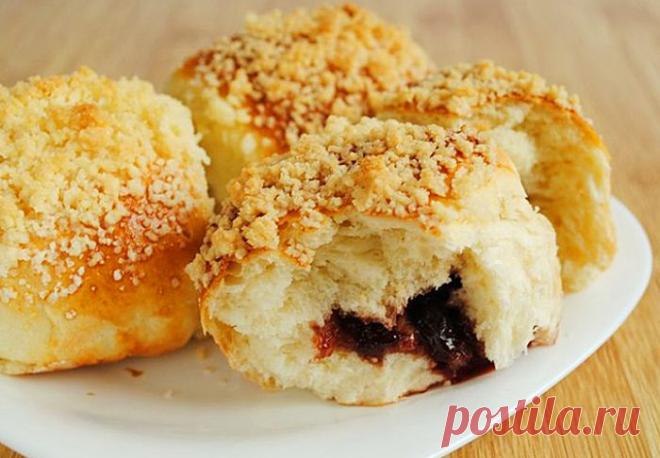 Аппетитные булочки с посыпкой к чаю