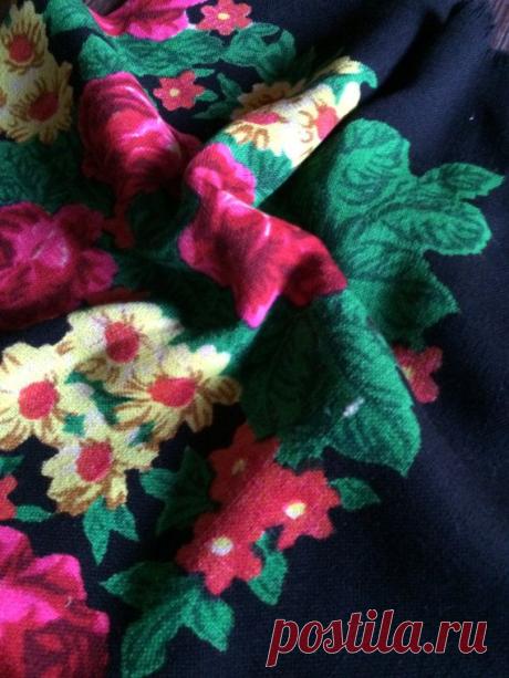 Women's traditional Soviet shawl. Black от VintagegoodsUSSR