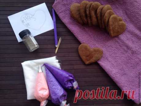 Расписываем пряники: делаем необычные свадебные приглашения