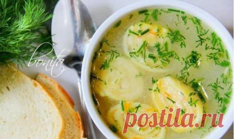 Куриный суп с сырными рулетиками.