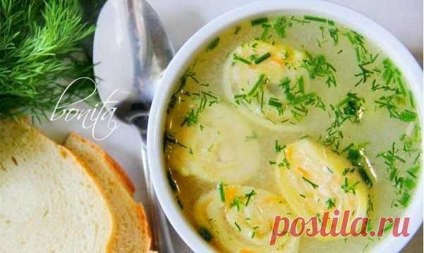 Куриный суп с сырными рулетиками.