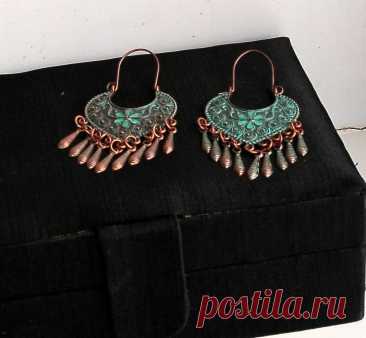 Красивые медные серьги в стиле бохо с подвесками купить в интернет-магазине Ярмарка Мастеров по цене 230 ₽ – X7C3YRU, Серьги классические, Рошаль - доставка по России Красивые медные серьги в стиле бохо с подвесками в наличии в интернет-магазине на Ярмарке Мастеров - 55769614. Серьги классические от Antiq-vintag. Размер: 6*3 см
Вес: 10 г. Материал: медь. Гарантированная доставка по всей России. Отзывы реальных покупателей и фото