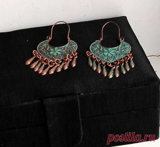 Красивые медные серьги в стиле бохо с подвесками купить в интернет-магазине Ярмарка Мастеров по цене 230 ₽ – X7C3YRU, Серьги классические, Рошаль - доставка по России Красивые медные серьги в стиле бохо с подвесками в наличии в интернет-магазине на Ярмарке Мастеров - 55769614. Серьги классические от Antiq-vintag. Размер: 6*3 см
Вес: 10 г. Материал: медь. Гарантированная доставка по всей России. Отзывы реальных покупателей и фото