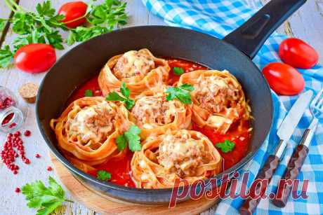 Гнезда из макарон с фаршем на сковороде рецепт с фото пошагово - 1000.menu