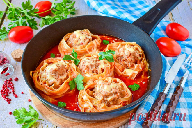 Гнезда из макарон с фаршем на сковороде рецепт с фото пошагово - 1000.menu