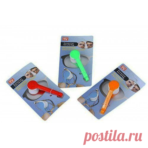 Устройство Eyeglass Microfiber Brush для чистки очков Вешь просто не заменимая. Ей гораздо удобней и качественней можно протирать и полировать стекла любых очков, чем тряпочкой. Вы одновременно протираете очки с двух сторон, благодаря высококачественной микрофибре Вы чистите и полируете стекла очков. Как известно при протирке специальными тряпочками часто остаются разводы, с нашим устройством у Вас не возникнут такие сложности. Теперь просто и легко протереть стекла очков без особых усилий! Очен