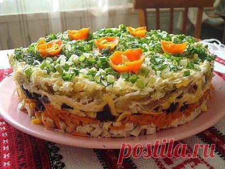 Слоёный салат с черносливом "Ночка"