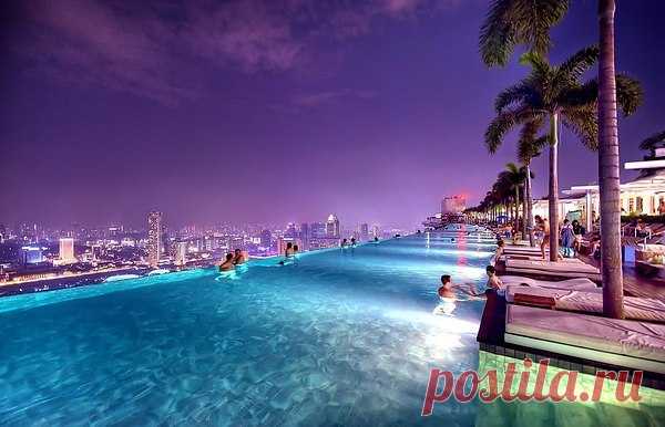 Вечерний бассейн Infinity Pool, Крыша отеля Marina Bay Sands, Сингапур
