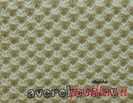 Узор Сеточка с перекидами Елены Аверчевой
Этот узор односторонний. Кол-во петель кратно 3+ 2 кромочные.
ОПИСАНИЕ
1 ряд  [ перекрестить 3 лицевые петли с протяжкой влево  Вяжем 3 петли лицевыми, затем  мы накидываем 1-ю петлю на 2-ю и 3-ю. Получается 2 петли из 3-х., 1 накид] повторять до конца ряда.
2 ряд Все петли вязать изнаночными.
3 ряд 1 лицевая [ 1 накид, перекрестить 3 петли с протяжкой влево ( см. выше)]  повторять до конца ряда, в конце 2 лицевые.
4 ряд Все петли вязать изнаночными.