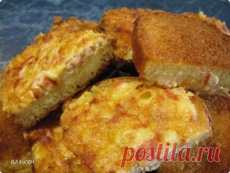 Гренки необычные
Ингредиенты:
-Батон-Сыр-Сосиска-ЯйцаПриготовление:
1. На крупной тёрке трём сыр, сосиску тоже трём. Вбиваем 2 яйца.2. Перемешиваем.3. Вилкой накладываем на кусочки хлеба (подойдёт и чёрствый) наш …