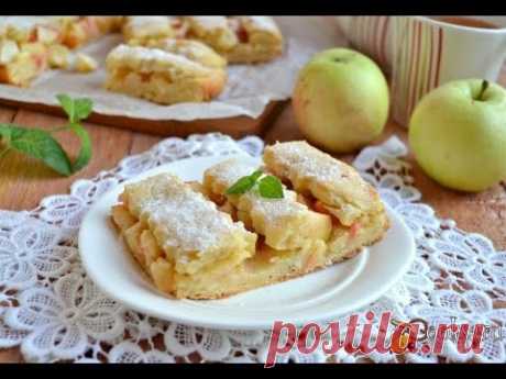 Пирог из творожного теста с яблоками