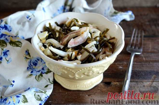 Рецепт: Салат с кальмарами и морской капустой на RussianFood.com