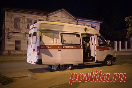 Двое россиян погибли при взрыве в промзоне. В Армавире Краснодарского края два человека погибли при взрыве и возгорании остатков битума в промзоне. Об этом сообщили в региональном управлении МЧС, передает ТАСС. Двое россиян погибли на месте ЧП. После случившегося прокуратура начала проверку — ведомство оценит соблюдение техники безопасности на предприятии.