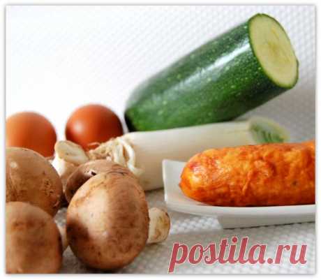 Грибы с карамелизированным луком, яйцом и цукини