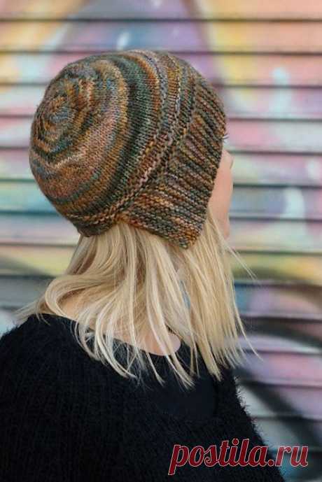 The simplest of details makes all the difference here, with the widening brim creating a notched-neck effect at the same time as hinting at cloche styling. Worked in a variegated yarn, it’s quietly…