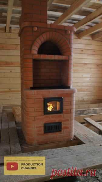 Кладки печей для дома 
 
Печи для дома разделяются кирпичной выкладкой с пустотами для того, чтобы была возможность облегчить вес и сэкономить некоторое количество кирпича. Выкладка, которая заполняет пространство между верхней и нижней печью, будет служить основанием для первой. 
Нижняя и верхняя печи имеют полностью одинаковую конструкцию. Система дымооборотов здесь бесканальная. Газы поступают из топливника в верхний колпак, который имеет насадку. Газы, остывая, опускаю...