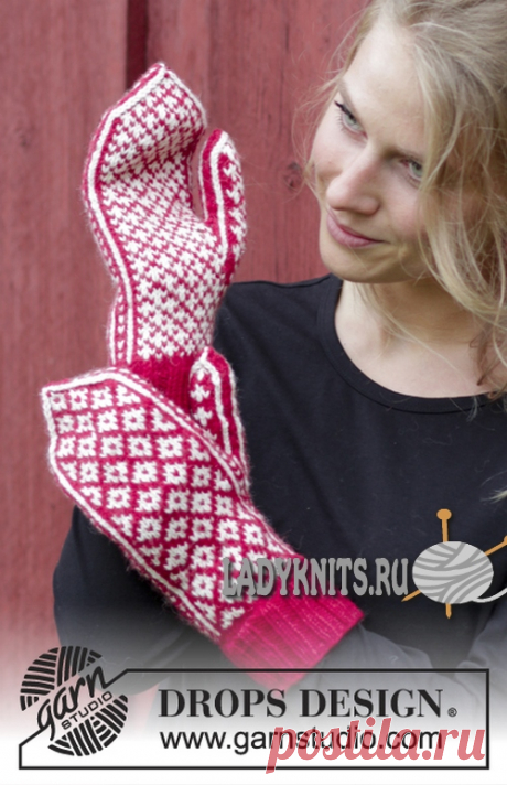 Вязаные спицами женские жаккардовые варежки