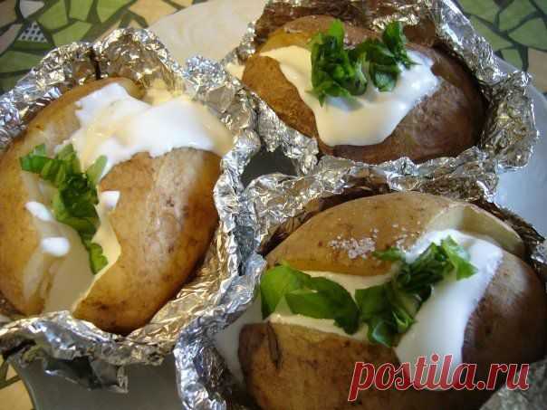 Картофель с салом и соусом