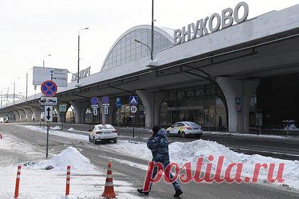 Московский аэропорт Внуково ввел план «Ковер». Московский аэропорт Внуково, а также аэродромы в Кубинке и Ермолине ввели план «Ковер». Уточняется, что столичная воздушная гавань закрыта на прилет и вылет. Самолетам порекомендовали садиться в других аэропортах. Ранее план «Ковер» вводил международный аэропорт Пулково в Санкт-Петербурге.