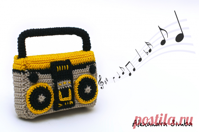 PDF Бумбокс крючком. FREE crochet pattern; Аmigurumi toy patterns. Амигуруми схемы и описания на русском. Вязаные игрушки и поделки своими руками #amimore - маленький магнитофон, бумбокс, игрушка для игрушки.