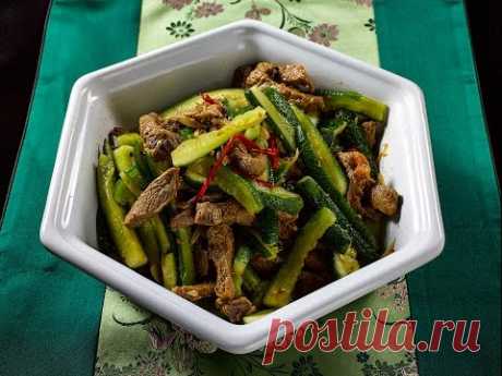 Очень простой корейский салат из огурцов и мяса с KAMIS