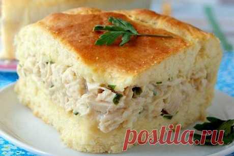 Пирог с начинкой из курицы в соусе