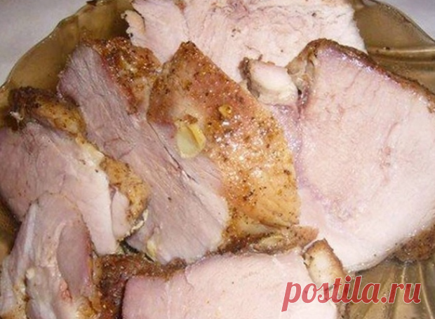 Буженина в рукаве. 

Ингредиенты:
-Свинина (одним куском) — 700-800 гр
-Соль — 2-3 ч.л.
-Перец черный (по вкусу)
-Специи (по вкусу)
-Чеснок — 2-3 зуб.
-Вода — 1 л
-Лавровый лист — 2 шт