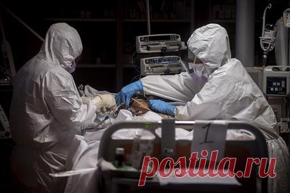 Десятки испанских врачей заразились коронавирусом на рождественской вечеринке. Десятки врачей заразились коронавирусом после посещения рождественской вечеринки на юге Испании. Большая часть из почти 70 зараженных является сотрудниками отделения интенсивной терапии больницы в испанской Малаге. Медики были полностью вакцинированы от COVID-19. На вечеринке присутствовали 170 человек.