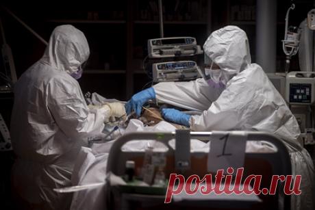 Десятки испанских врачей заразились коронавирусом на рождественской вечеринке. Десятки врачей заразились коронавирусом после посещения рождественской вечеринки на юге Испании. Большая часть из почти 70 зараженных является сотрудниками отделения интенсивной терапии больницы в испанской Малаге. Медики были полностью вакцинированы от COVID-19. На вечеринке присутствовали 170 человек.