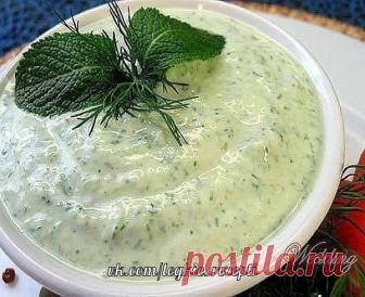 Вкуснейший ОГУРЕЧНЫЙ Соус!
Готовлю этот соус на Все ТОРЖЕСТВА, так как не все гости кушают майонез. Когда я в первый раз приготовила, даже и не думала, что он вызовет такой восторг гостей.Со стола его просто смели и потом попросили добавки.Изумительно ВКУСНЕЙШИЙ и ПРОСТОЙ в приготовлении Соус для Овощей, Мяса, Хлеба и всего того, с чем едят майонез. Особенно с ним вкусны салаты!
Приготовление:
1. Натереть один средний огурец на крупной терке и слегка отжать сок.
2. Добавит...