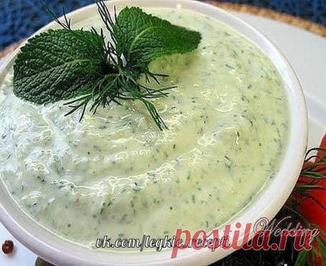 Вкуснейший ОГУРЕЧНЫЙ Соус!
Готовлю этот соус на Все ТОРЖЕСТВА, так как не все гости кушают майонез. Когда я в первый раз приготовила, даже и не думала, что он вызовет такой восторг гостей.Со стола его просто смели и потом попросили добавки.Изумительно ВКУСНЕЙШИЙ и ПРОСТОЙ в приготовлении Соус для Овощей, Мяса, Хлеба и всего того, с чем едят майонез. Особенно с ним вкусны салаты!
Приготовление:
1. Натереть один средний огурец на крупной терке и слегка отжать сок.
2. Добавит...