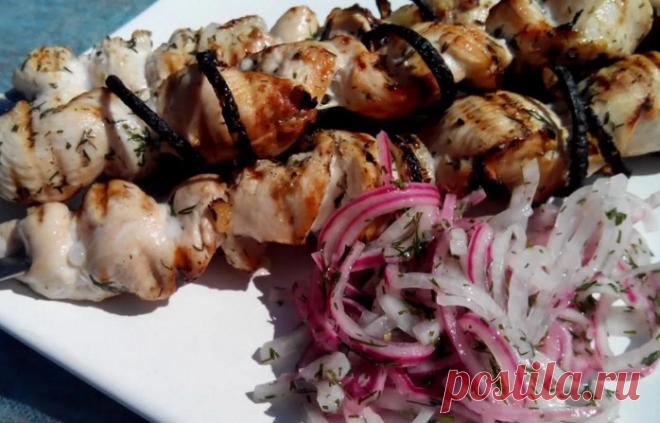 Как замариновать лук к шашлыку? Топ 8 быстрых рецептов Добрый день! Как дела? Продолжаю тему шашлыков и закусок. Сегодня на повестке дня маринованный лук. Это довольно популярное блюдо особенно