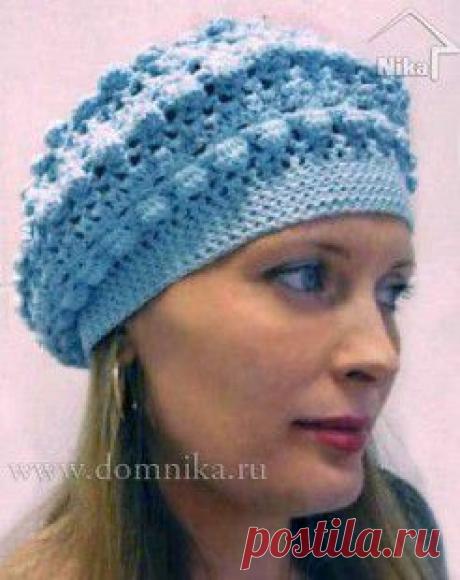 Голубой берет с "шишечками"