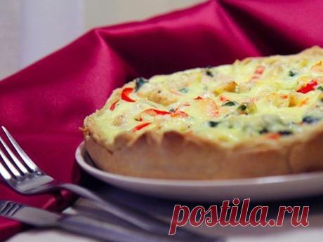 Киш с курицей и шпинатом.