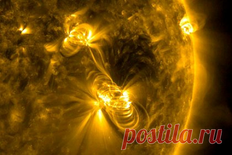 На Солнце произошли две сильнейшие вспышки. На Солнце произошли две вспышки высшего класса X. В последний раз подобное явление наблюдалось 6,5 года назад, в сентябре 2017 года. Такие события исключительно редки, так как каждая вспышка подобной силы истощает запасы солнечной энергии, и обычно требуется значительное время для ее восстановления.