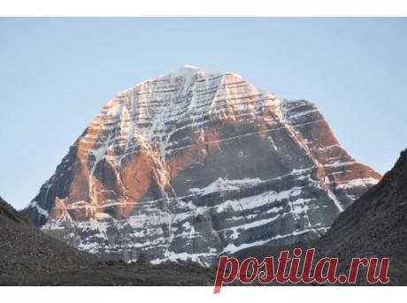 Гора кайлас из космоса фото Любую картинку в галерее Гора кайлас из космоса фото вы можете скачать совершенно бесплатно на нашем сайте картинок FotoHomka.ru