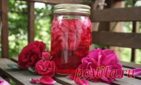 Ароматная и легкая наливка из прекрасных лепестков роз Это не только вкусно, но и очень красиво!