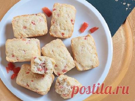 Пикантная закуска Финансье на миндальной муке с копченым лососем - праздничный рецепт